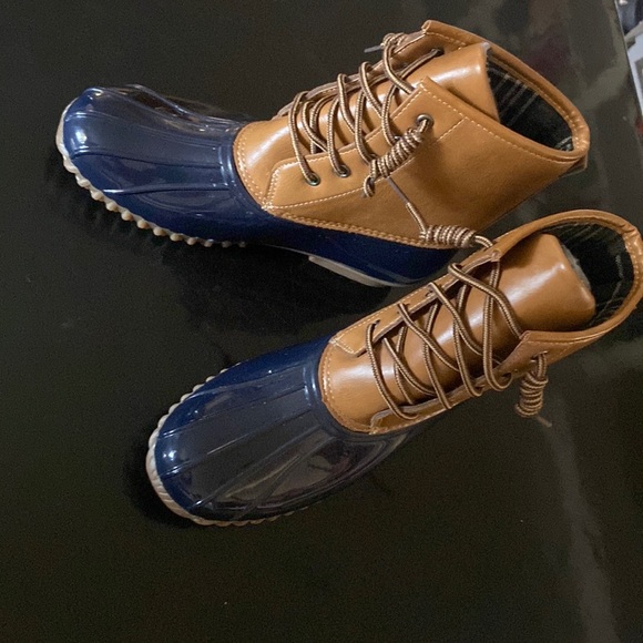 NEW DUCK BOOTS SZ 8 VEGAN LEATHER AND RUBBER SOLES W/ PLAID FLANNEL LINING - Picture 1 of 8